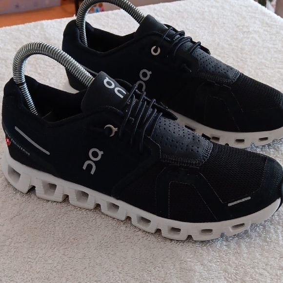 On Cloud 6 Comfort Running Shoes - Picture 3 of 16